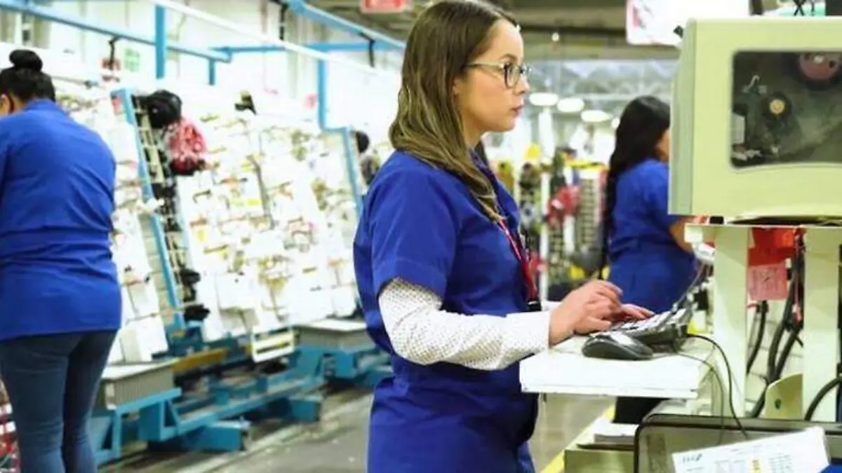 Mujeres trabajadoras industria manufactura maquila